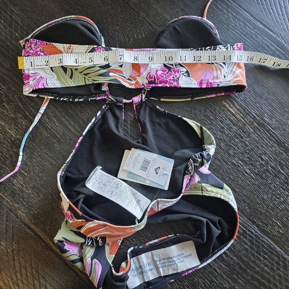 ROXY NWT swimsuit with cutouts Size Large - Picture 10 of 10